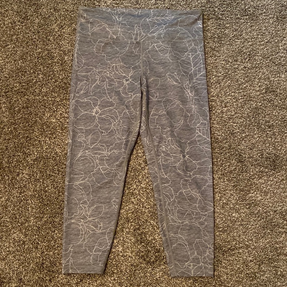 Gap Gray Floral Gapfit Eclipse Legging - image 1